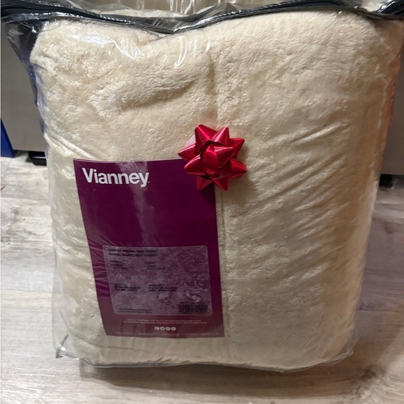 Vianney bule pattern Cream Blanket - Picture 1 of 2